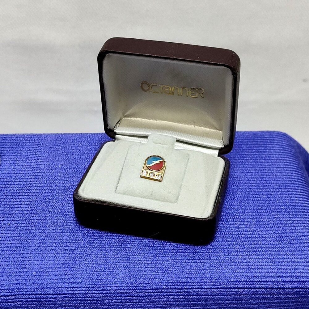 O C Tanner Freeman Hospital 35 Year Service Lapel Pin 1/10 10K Gold Original Box